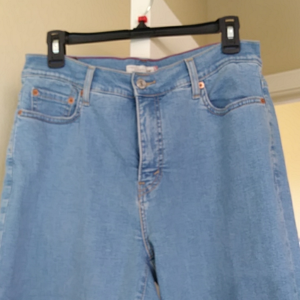 Levis 512 perfectly slimming capris - Picture 2 of 7